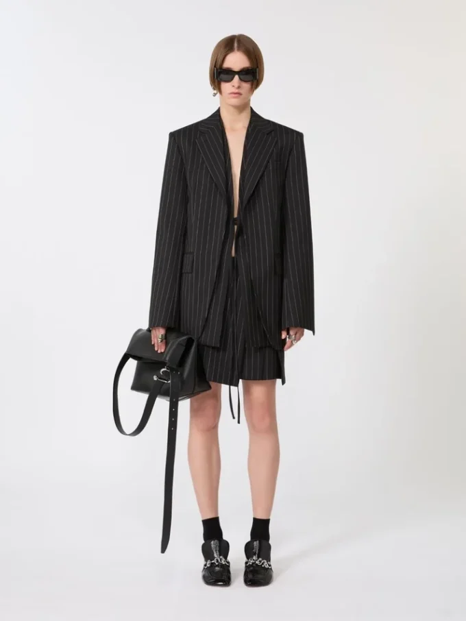 Blazer entallado de gabardina a rayas, negro Blazer entallado de gabardina a rayas, negro