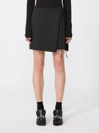 Minifalda de gabardina a rayas, negra