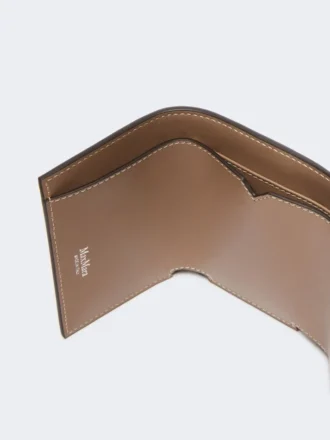 Monedero de piel de tres pliegues, color barro