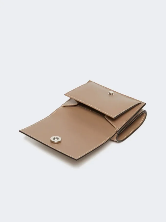 Monedero de piel de tres pliegues, color barro Monedero de piel de tres pliegues, color barro