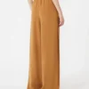 – Pantalones anchos de satén reverso, color caramelo – Pantalones anchos de satén reverso, color caramelo