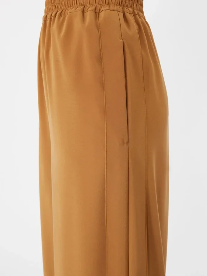 – Pantalones anchos de satén reverso, color caramelo – Pantalones anchos de satén reverso, color caramelo