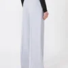 Pantalones con detalle de canesú de gabardina con mezcla de viscosa, gris medio Pantalones con detalle de canesú de gabardina con mezcla de viscosa, gris medio