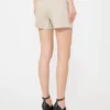 Pantalones cortos de lino con tejido trenzado, color arena Pantalones cortos de lino con tejido trenzado, color arena