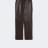 Pantalones de corte ajustado en tejido recubierto, color chocolate Pantalones de corte ajustado en tejido recubierto, color chocolate