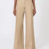Pantalones de corte recto en lino de tejido trenzado, color camel Pantalones de corte recto en lino de tejido trenzado, color camel
