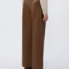 Pantalones de tejido recubierto, color tabaco