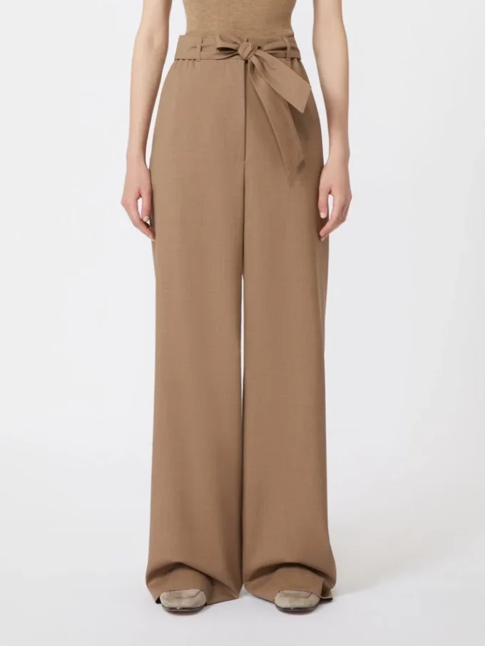 Pantalones de tela de lana elástica, color avellana Pantalones de tela de lana elástica, color avellana