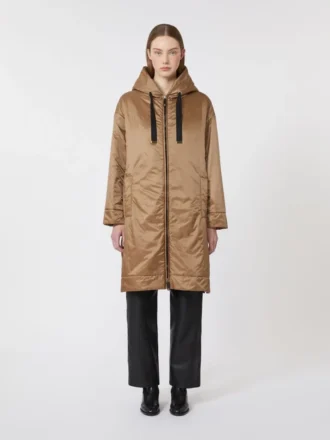 Parka acolchada de lona repelente al agua, color camel Parka acolchada de lona repelente al agua, color camel