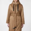 Parka acolchada de lona repelente al agua, color camel Parka acolchada de lona repelente al agua, color camel