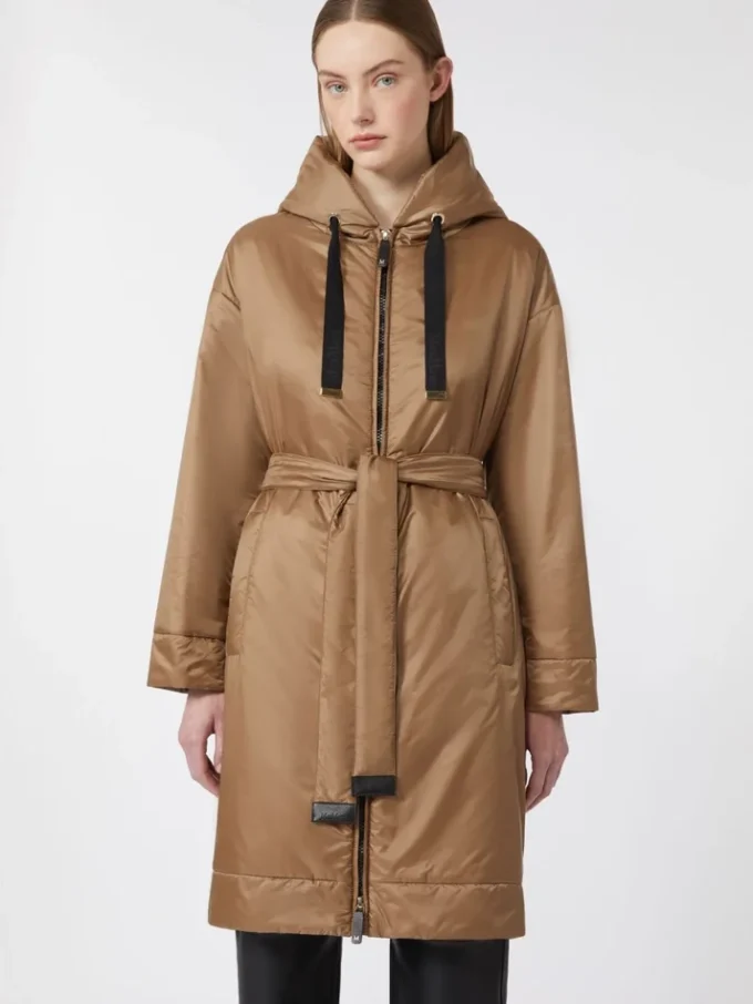 Parka acolchada de lona repelente al agua, color camel Parka acolchada de lona repelente al agua, color camel