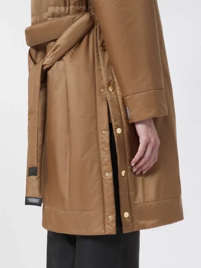 Parka acolchada de lona repelente al agua, color camel Parka acolchada de lona repelente al agua, color camel