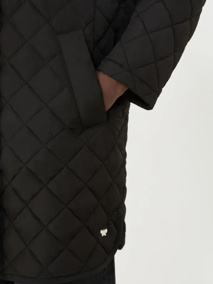 Parka acolchada de tejido repelente al agua, negra Parka acolchada de tejido repelente al agua, negra