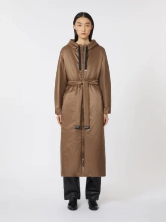 Parka larga acolchada de lona repelente al agua, color tabaco