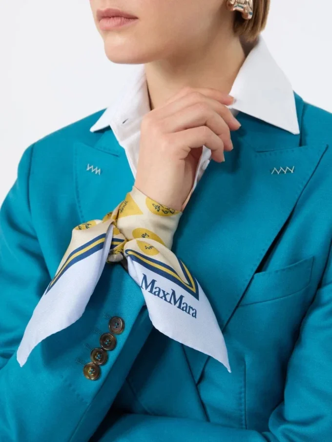 Pañuelo de seda estampado, azul claro Pañuelo de seda estampado, azul claro