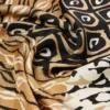 Pañuelo oversize de seda estampado, color beige Pañuelo oversize de seda estampado, color beige