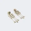 Pendientes colgantes metálicos, plateados Pendientes colgantes metálicos, plateados