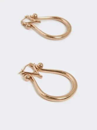 Pendientes con monograma de metal dorado