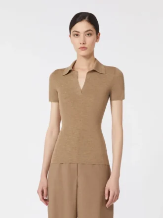 Polo de punto elástico de lana, color beige dorado y marrón
