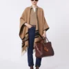 Poncho de lana jacquard, color camel Poncho de lana jacquard, color camel