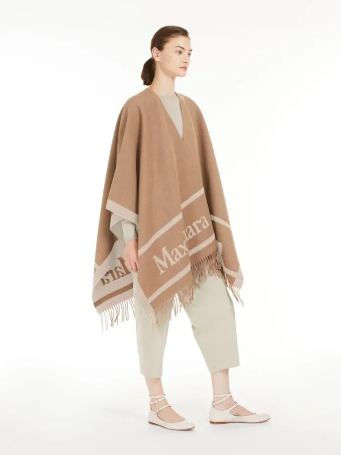 Poncho de lana jacquard, color camel Poncho de lana jacquard, color camel