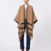 Poncho de lana jacquard, color camel Poncho de lana jacquard, color camel