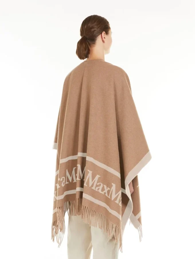 Poncho de lana jacquard, color camel Poncho de lana jacquard, color camel
