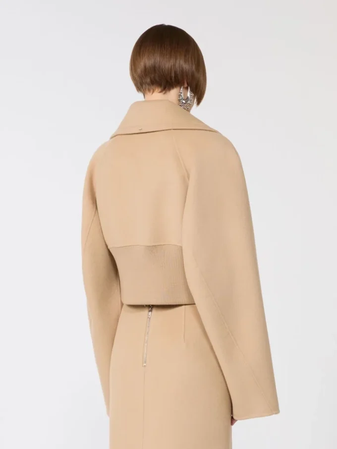 Prenda exterior corta de Pure Wool, color caramelo Prenda exterior corta de Pure Wool, color caramelo