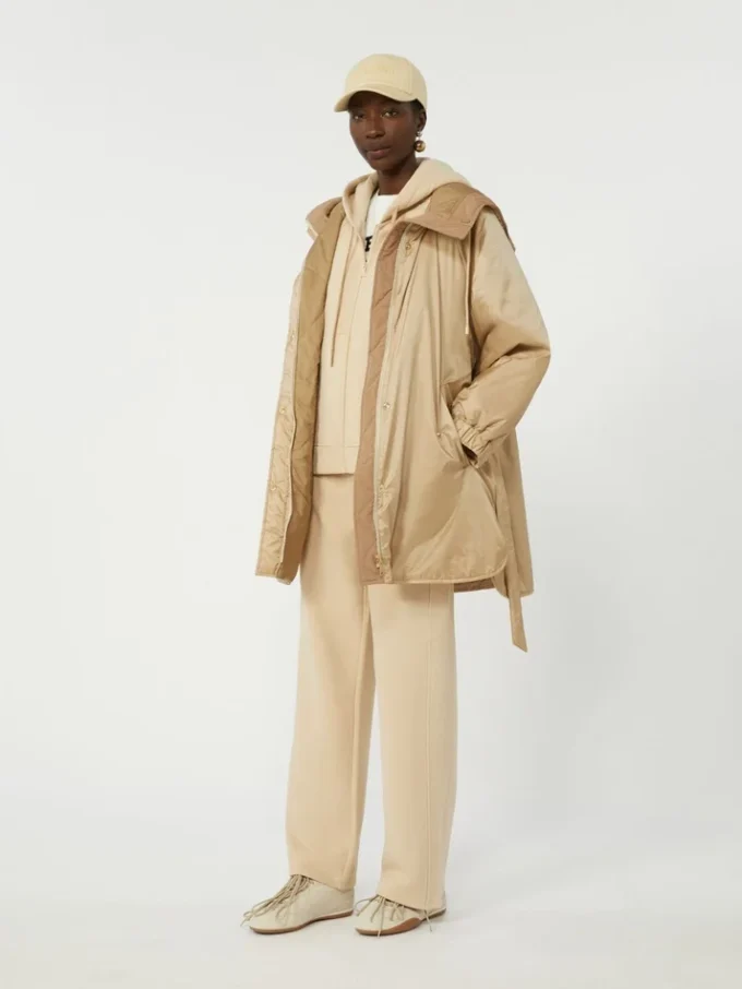 Parka acolchada reversible en lona repelente al agua, color beige Parka acolchada reversible en lona repelente al agua, color beige