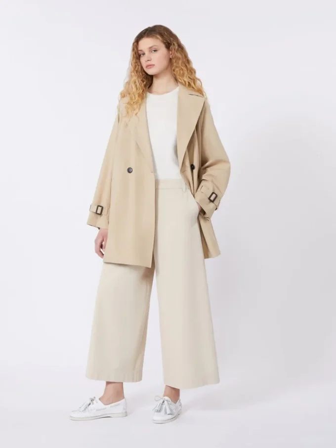 Trench corto de lona repelente al agua, color beige Trench corto de lona repelente al agua, color beige