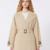 Trench corto de lona repelente al agua, color beige Trench corto de lona repelente al agua, color beige