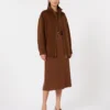 Vestido acampanado de cady, color chocolate