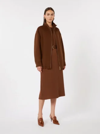 Vestido acampanado de cady, color chocolate