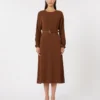Vestido acampanado de cady, color chocolate