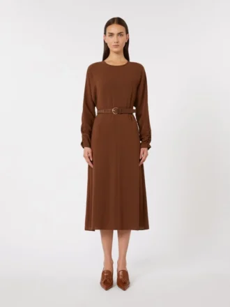 Vestido acampanado de cady, color chocolate