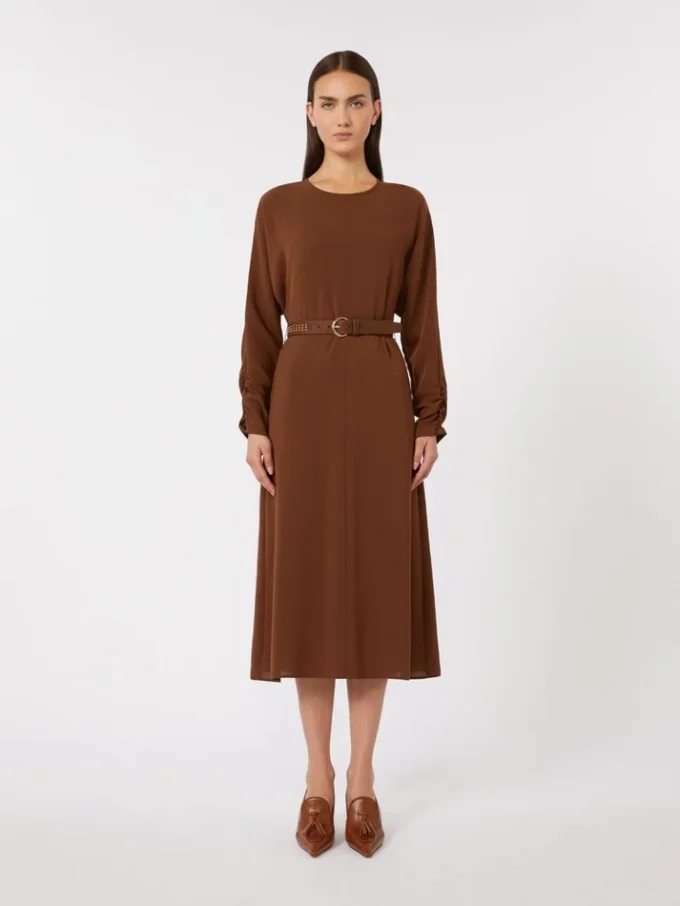 Vestido acampanado de cady, color chocolate