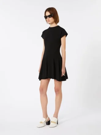 Vestido de punto, entallado en la cintura, negro