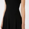 Vestido de punto, entallado en la cintura, negro Vestido de punto, entallado en la cintura, negro
