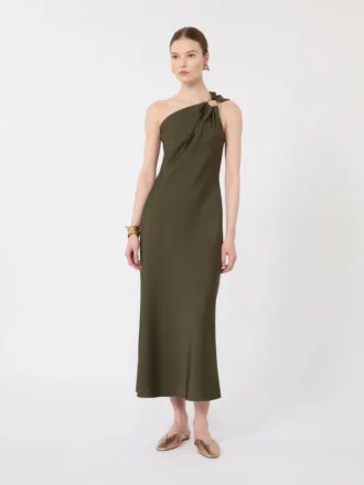 Vestido de satén brillante de un solo hombro, verde musgo
