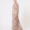 Vestido largo con corte asimétrico y estampado de llamas, oro rosa Vestido largo con corte asimétrico y estampado de llamas, oro rosa