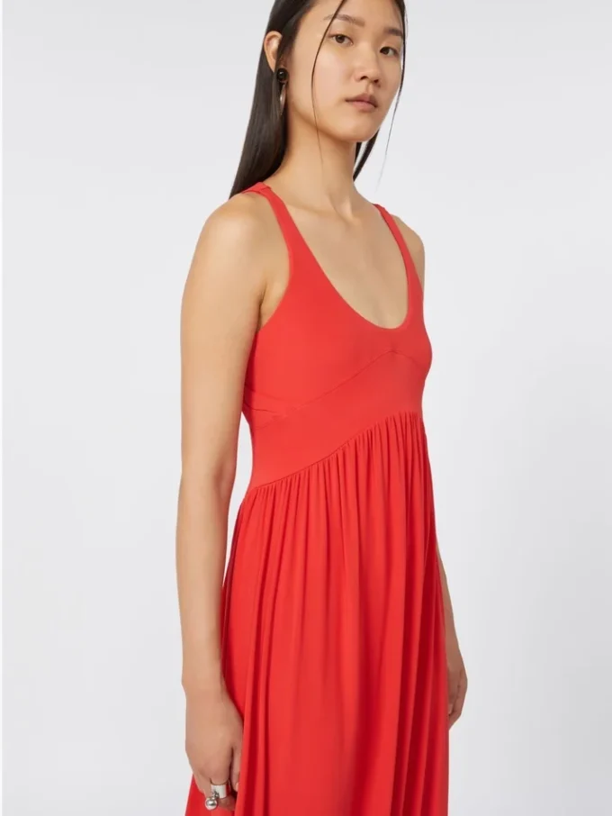 Vestido largo de jersey de crepé, color coral Vestido largo de jersey de crepé, color coral